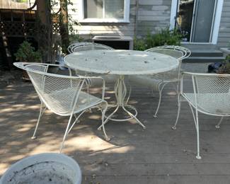 WOODARD TABLE & CHAIRS