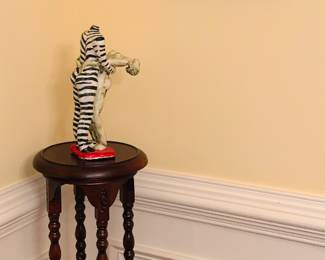 HE LOST HIS HEAD OVER HER SCULPTURE AND ART