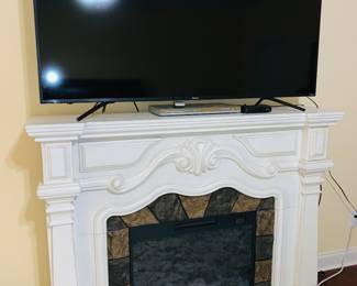 FREE STANDING ELECTRIC FIREPLACE, AND ROKU SMART TV 65"