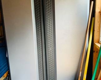 STORAGE CABINET MADE OF METAL