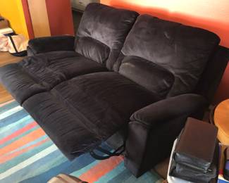 Dual black recliners 
LOVE SEAT

Reclining  position