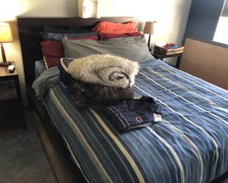 Queen size bed set with 2 end tables and chester drawers w/mirror
ALL MATCHING