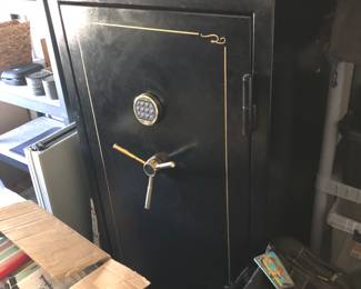 Large gun safe with digital combo and three prong spinning handle for Entry