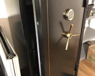 Large gun safe with digital combo and three prong spinning handle for Entry