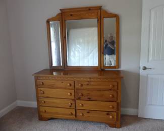 Kincaid Furniture Solid Light Wood 8-Drawer Chest - 34" x 18" x 58" (Mirror: 52" x 46")