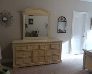 Bassett Furniture Oak 10-Drawer Mirrored Chest - 69" x 19" x 35" (Mirror: 43" x 47")