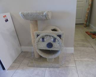 Kute Kitty Kondo - 22" x 18" x 37"