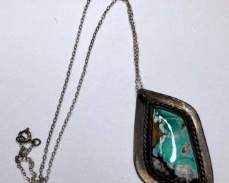 HPT017 Sterling Silver Green Stone Pendant 