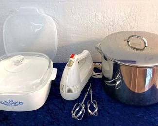 HPT048 Corningware, Large Pot, Mixer