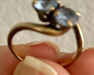 HPT069 Vintage Ring With Blue Stones