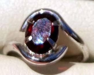 HPT081 Sterling Silver Garnet Ring (genuine)