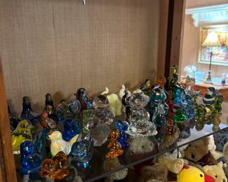 LARGE LOT OF GLASS BIRDS & ANIMALS
