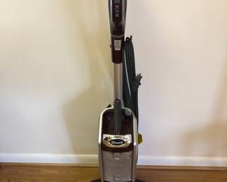 SHARK VACCUM