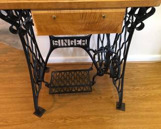 SINGER SEWING MACHINE TABLE