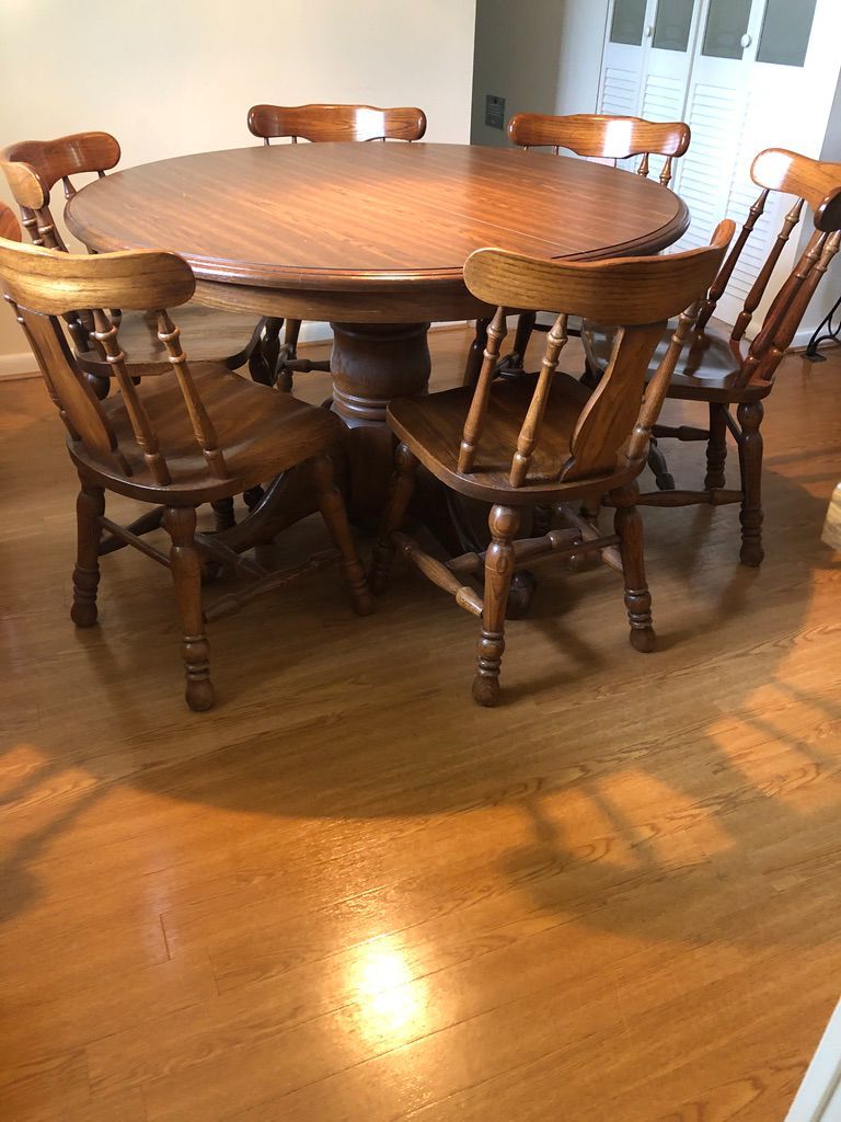 TABLE WITH 2 LEAVES AND 6 CHAIRS