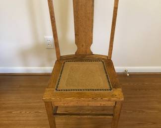 ANTIQUE CHAIR