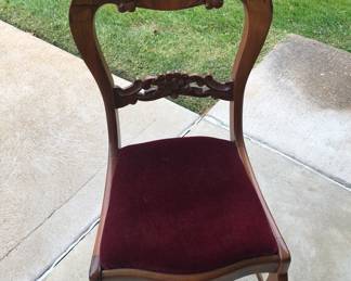 ANTIQUE CHAIR
