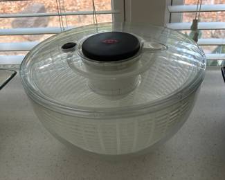 SALAD SPINNER.