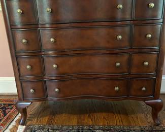 HANDSOME 4 DRAWER LEATHER TOP CHEST.