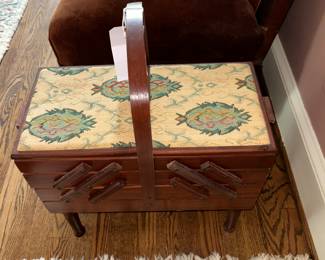 VINTAGE SEWING BASKET WITH CONTENTS.