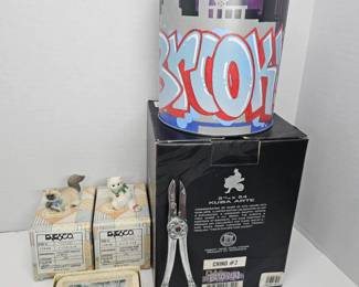 Drew Estate Acid Cigars Water Tower Chino #2 "Brooklyn" NIB Cigar Humidor.  Vintage Wiss Flower Shears.  Set of 4 Wildlife of Southern Africa Coasters.  (2) Enesco Calico Kittens Himalayan & White Persian Cat.