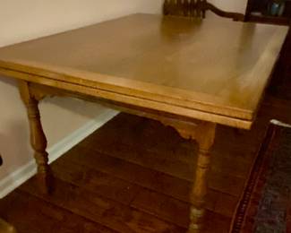 BUY IT NOW!$400 Draw Leaf Dining Table 42"x56"x29"h