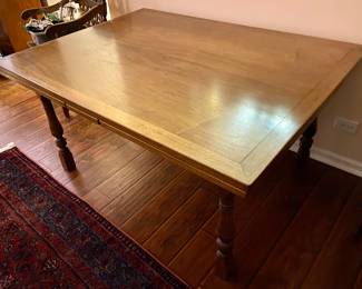 BUY IT NOW!$400 Draw Leaf Dining Table  42"x56"x29"h