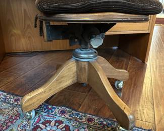 Vintage Oak Swivel Bankers Chair (small)
