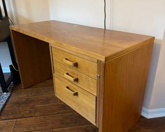 BUY IT NOW!$180.Vintage 3-drawer Oak Desk 