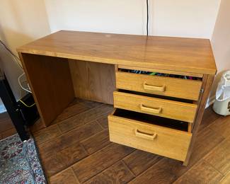 BUY IT NOW!$180.Vintage 3-drawer Oak Desk  