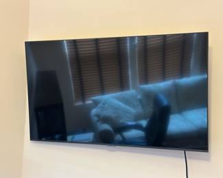 43" Samsung Flat Screen TV - 2020                                   
Model #UN43TU7000FXZA
