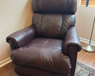 BUY IT NOW!$140. Dark Brown Leather Lazy Boy Recliner 