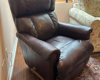 BUY IT NOW!$140. Dark Brown Leather Lazy Boy Recliner 