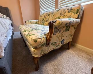 BUY IT NOW!$150.Vintage floral loveseat