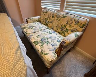 BUY IT NOW!$150.Vintage floral loveseat