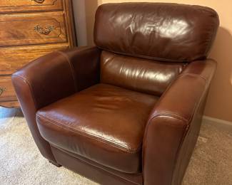 BUY IT NOW! $400. Brown Leather La Z Boy chair