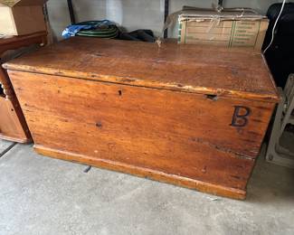 Vintage Trunk 
