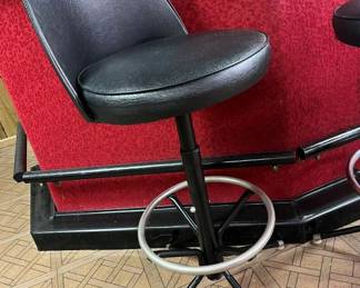 55 Wrought Iron Chair Co. Vinyl Barstool Detailmin