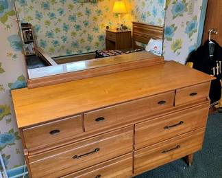 55 Kling Maple 7Drawer Lowboymin