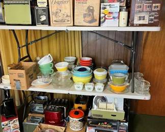 55 NIB Vintage Small Appliances Selectionmin