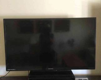 Magnavox TV And Panasonic VHS DVD Player 