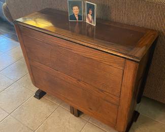 Oak gate-leg dining table