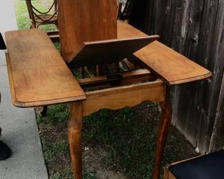 Antique Espansion Table with Queen Anne Legs Open