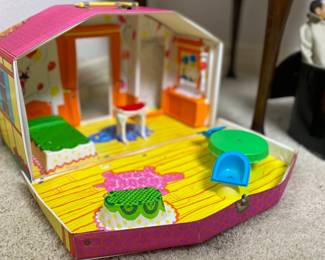 Tutti playhouse. Estate sale price: $20