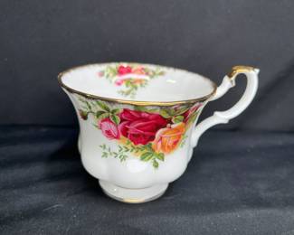 Royal Albert 4 Old Country Rose Tea Cups & Saucers