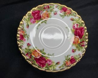 Royal Albert 4 Old Country Rose Tea Cups & Saucers