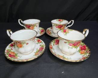 4 Old Country Rose Tea Cups & Saucers