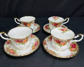 4 Old Country Rose Tea Cups & Saucers