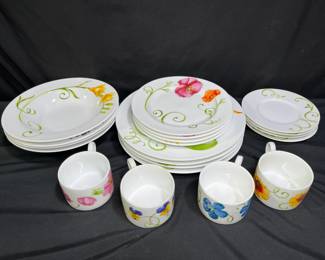 Lyrical Blooms by Westbury Court 4 Place Setting