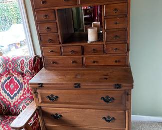 Wood Expandable Desk and Drawers